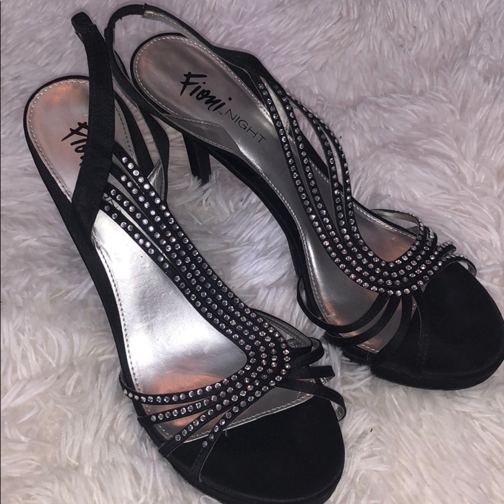 Fiona hourglass silhouette heels.
